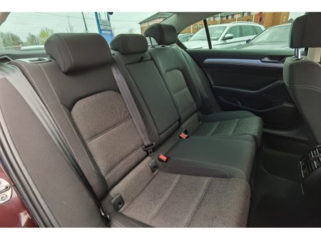 2018 Volkswagen Passat - thumbnail 10