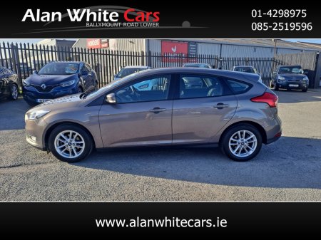 2016 Ford Focus - thumbnail 5