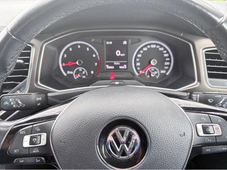 2018 Volkswagen T-Roc DESIGN 1.0 TSI MANUAL 6SPEED FWD 115HP 5DR €16,995 thumbnail