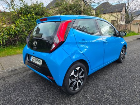 2020 Toyota Aygo - view 3