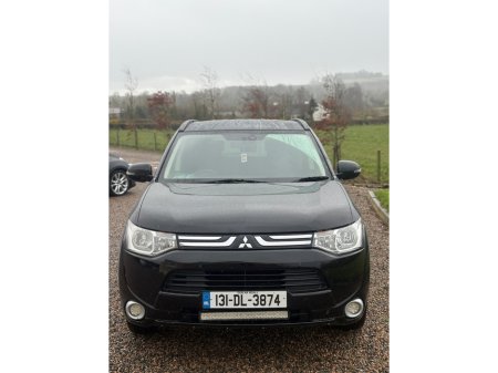 2013 Mitsubishi Outlander - view 3
