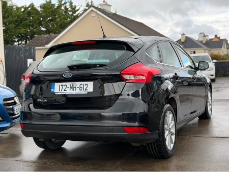 2017 Ford Focus - thumbnail 6