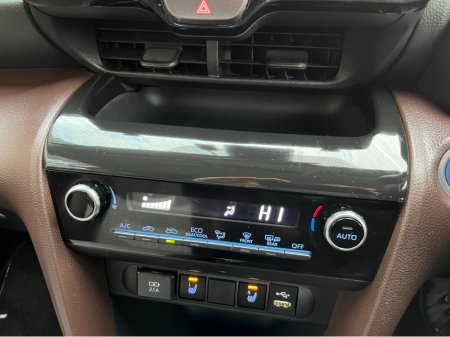 2021 Toyota Yaris Cross Z HYBRID AUTOMATIC 1.5 PETROL //HIGH SPEC//HALF LEATHER HEATED SEATS//HEATED STEERING WHEEL//360 PARKING CAMERAS// €22,950 thumbnail