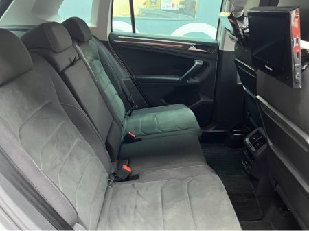 2020 Volkswagen Tiguan €28950! 2020 VOLKSWAGEN TIGUAN TDI 4MOTION HIGH LINE 2.0 AUTOMATIC / CRUISE CONTROL / 360° PARKING CAMERA / HEATED SEATS €28,950 thumbnail