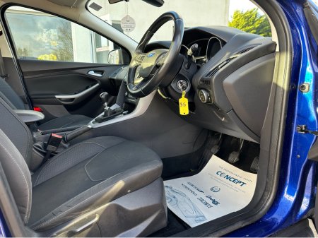 2016 Ford Focus - thumbnail 12