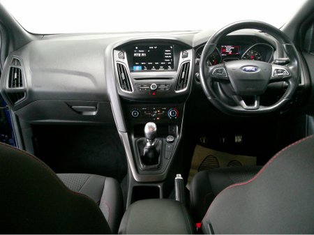 2018 Ford Focus - thumbnail 14