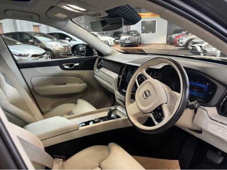 2023 Volvo XC60 - thumbnail 8