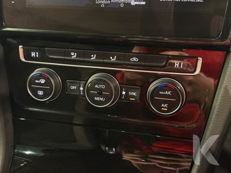 2019 Volkswagen Golf TSI HIGH LINE - FACTORY ALLOYS - CRUISE CONTROL - REVERSE CAMERA €20,950 thumbnail