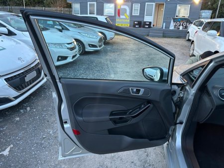 2016 Ford Fiesta - photo 6