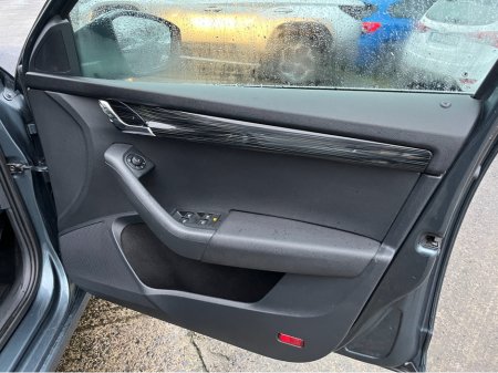 2018 Skoda Octavia STYLE 1.0 PETROL //HIGH SPEC//SAT NAV//REVERSE CAMERA// €13,950 thumbnail