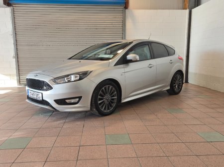 2017 Ford Focus - thumbnail 4