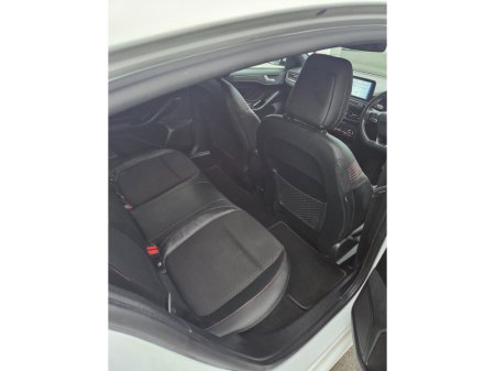 2019 Ford Focus - thumbnail 11