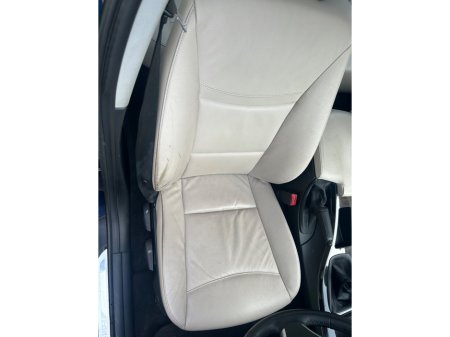 2011 BMW 3 Series - thumbnail 12