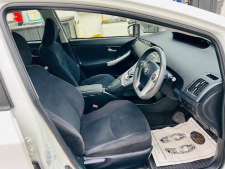 2014 Toyota Prius - thumbnail 11