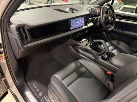 2025 Porsche Cayenne 3.0 V6 E-HYBRID=LOW MILES//HUGE SPEC//AS NEW=2 YEAR WARRANTY=TAILORED FINANCE PACKAGES AVAILABLE=TRADE IN'S WELCOME €114,995 thumbnail
