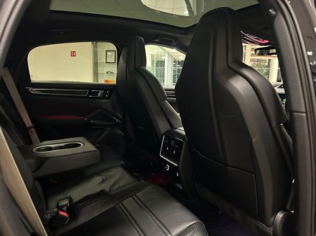 2023 Porsche Cayenne - thumbnail 28