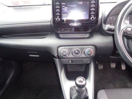 2022 Toyota Yaris - thumbnail 9