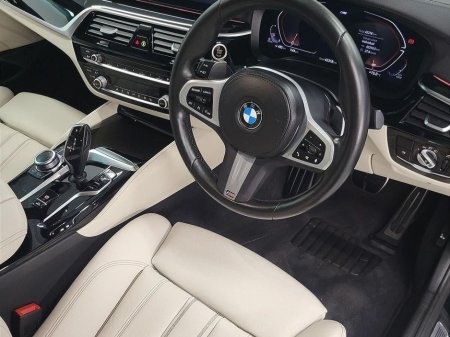 2022 BMW 5 Series - thumbnail 6