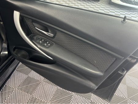2014 BMW 3 Series - thumbnail 11