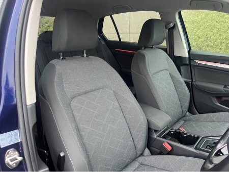 2021 Volkswagen Golf E-TSI AUTOMATIC 1.0 PETROL //HEAD UP DISPLAY//REVERSE CAMERA//KEYLESS ENTRY// €24,950 thumbnail