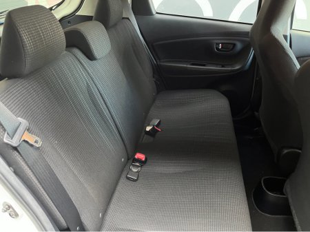 2019 Toyota Vitz - thumbnail 11