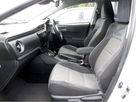 2018 Toyota Auris - thumbnail 11