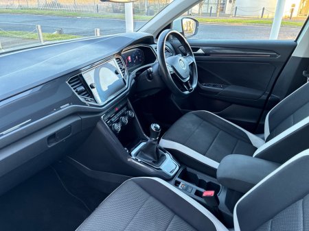 2019 Volkswagen T-Roc SPORT 1.0 TSI MANUAL 6SPEED FWD 115HP 5DR €19,950 thumbnail