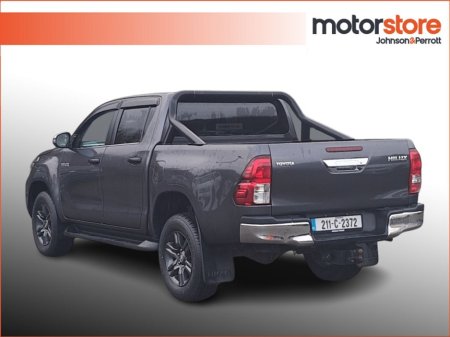 2021 Toyota Hilux HILUX 2.8 DOUBLE CAB SR5 4 DR €37,900 thumbnail