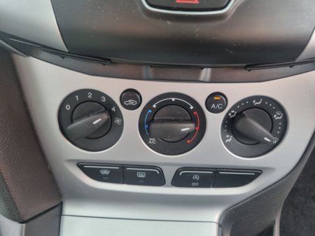 2013 Ford Focus - thumbnail 8