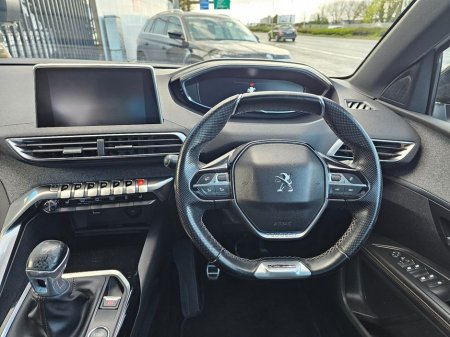 2018 Peugeot 5008 - thumbnail 11