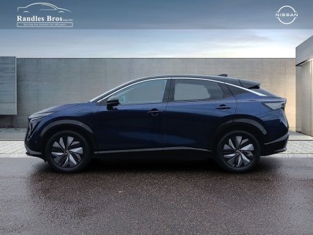 2023 Nissan Ariya - view 3