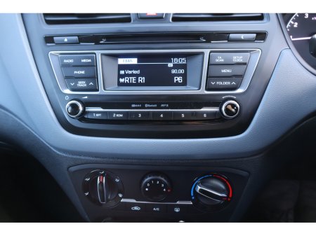 2017 Hyundai i20 ACTIVE DELUXE Only 74,000Km Exceptional! €12,995 thumbnail