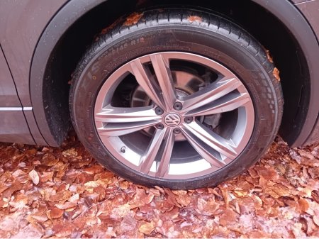 2020 Volkswagen Tiguan R-LINE 2.0 TDI  6 SPEED  150HP  SUV @ REDDY2DRIVE LTD €28,500 thumbnail