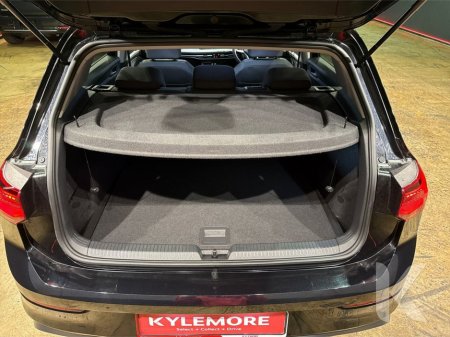 2023 Volkswagen Golf ETSI ACTIVE - FACTORY ALLOYS - DIGITAL DASH - PADDLE SHIFT - REVERSE CAMERA €27,950 thumbnail