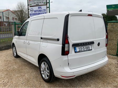 2022 Volkswagen Caddy CARGO BUS TDI 102HP MANUAL 6SPEED FWD 5DR €16,950 thumbnail
