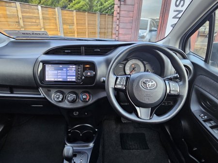 2018 Toyota Vitz - thumbnail 23