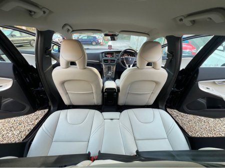 2016 Volvo V40 == AUTO//FULL LEATHER//LOW KMS//LIKE NEW== €14,950 thumbnail