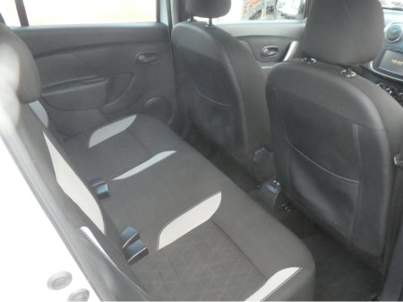 2015 Dacia Sandero STEPWAY SIGNATURE 1.5 DCI 90 4 €6,450 thumbnail