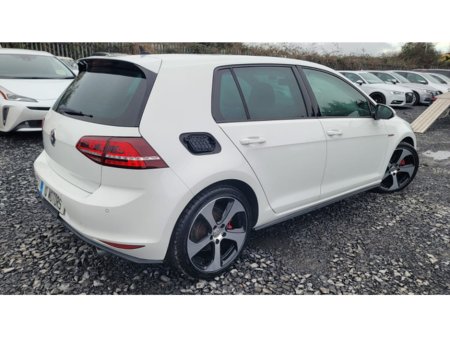 2016 Volkswagen Golf - thumbnail 11