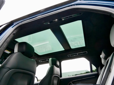 2025 Land Rover Range Rover Sport 3.0 I6 PHEV 550 PS Autobiography €139,950 thumbnail