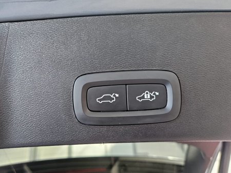 2023 Volvo XC40 - thumbnail 6