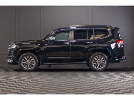 2024 Toyota Landcruiser  €121,951