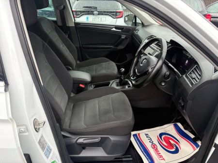 2017 Volkswagen Tiguan 2.0 TDI 150HP BMT Highline €21,995 thumbnail