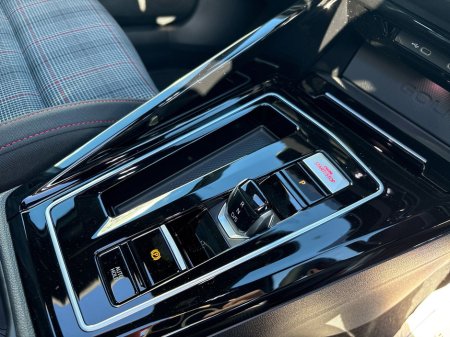 2026 Volkswagen Golf *DEMO* GTI 2.0 TSI 265HP €62,975 thumbnail