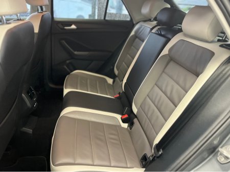 2022 Volkswagen T-Roc DESIGN SPORT 1.0 TSI 110HP €19,900 thumbnail