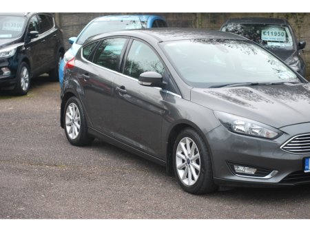 2016 Ford Focus - thumbnail 3