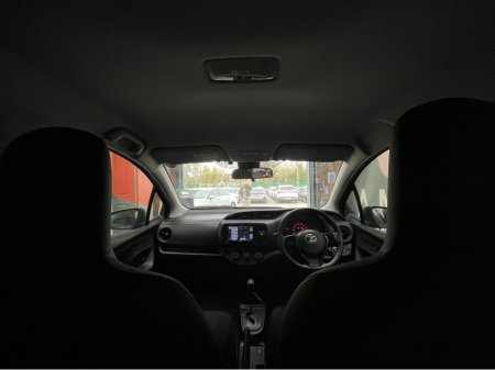 2018 Toyota Vitz - thumbnail 11