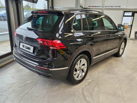 2021 Volkswagen Tiguan - view 2