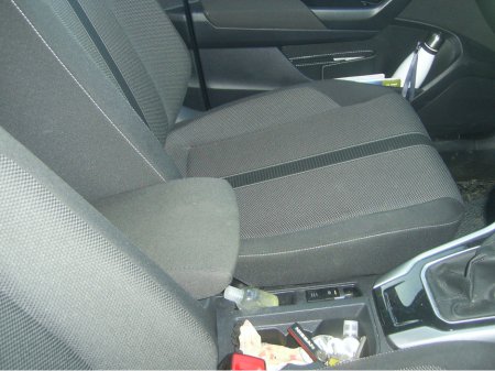 2023 Volkswagen T-Roc LIFE 2.0 TDI MANUAL 6SPEED FWD 1 116HP 5 €29,250 thumbnail