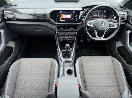2020 Volkswagen T-Cross R-LINE 1.6 TDI // APPLE CARPLAY/ANDROID AUTO // MULTIFUNCTIONAL STEERING WHEEL // 17" ALLOYS €19,900 thumbnail
